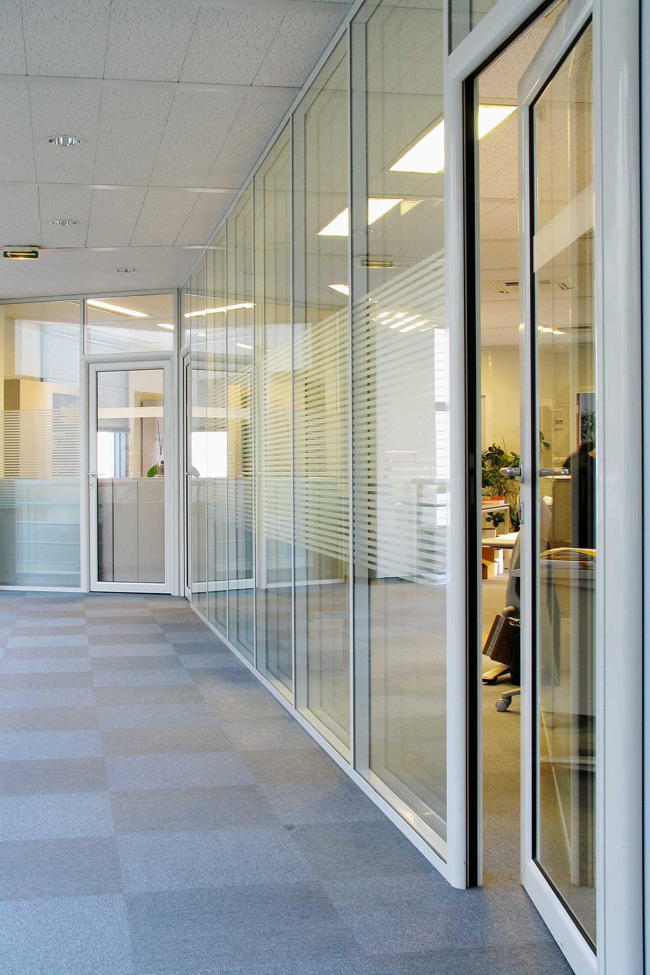 Cloisons amovibles blocs portes cadre aluminium ouvrant simple vantail